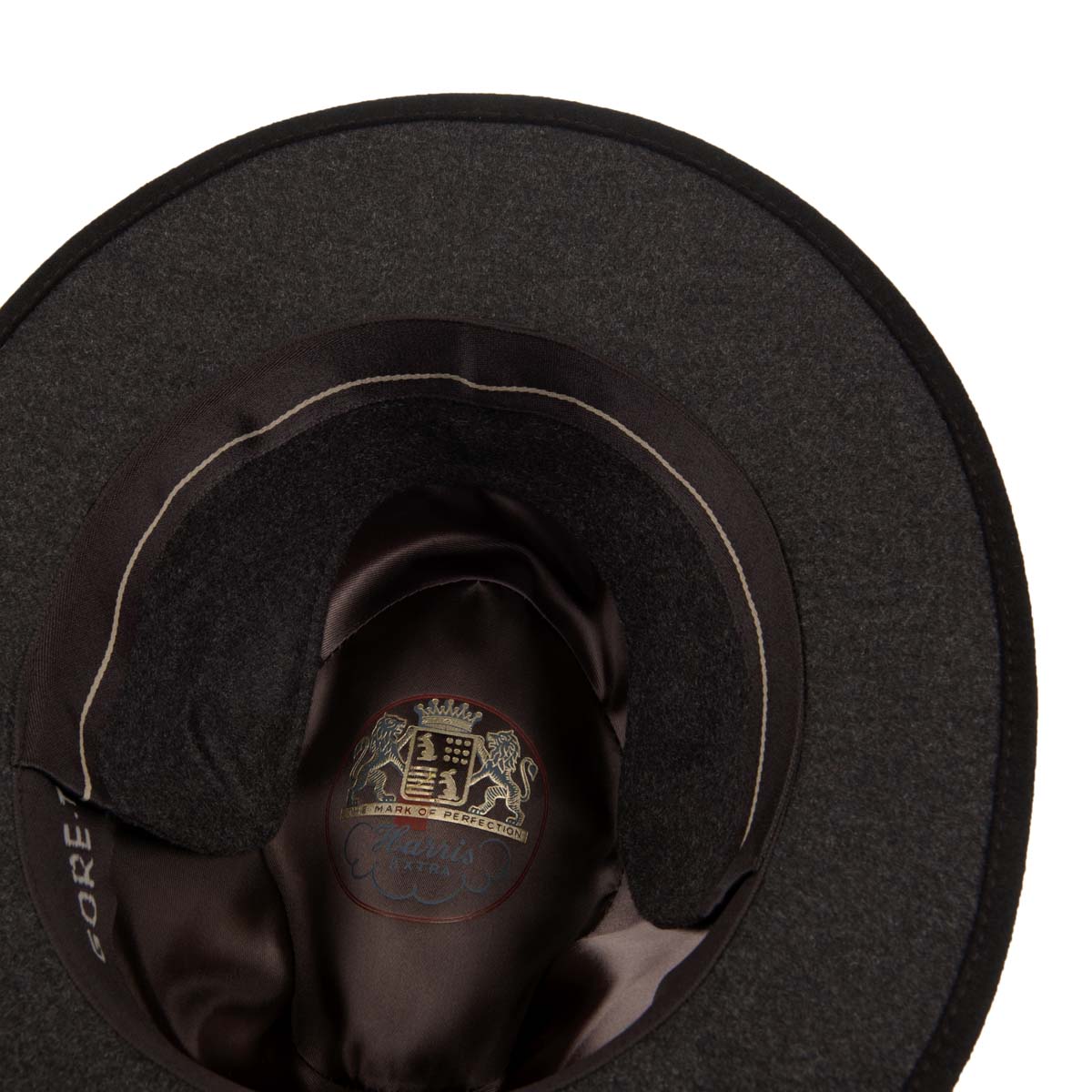 Gore Tex Hut mit integriertem Ohrenschutz